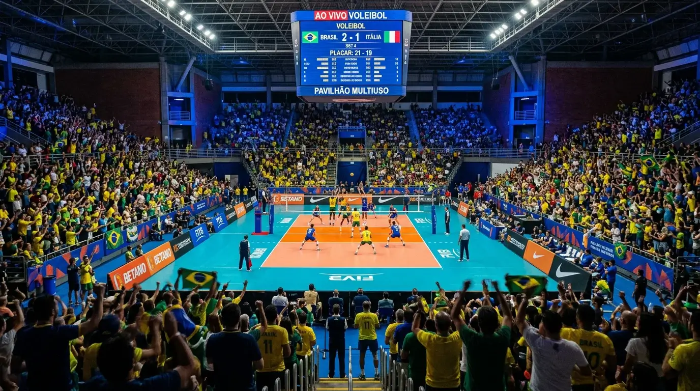 Ambiente de jogo de voleibol ao vivo num pavilhão com adeptos e marcador eletrónico visível