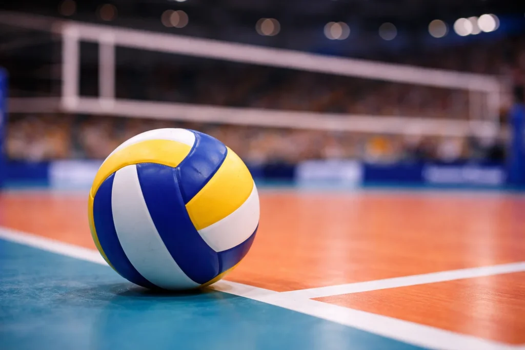 Bola de voleibol e campo de jogo indoor representando o desporto nas apostas